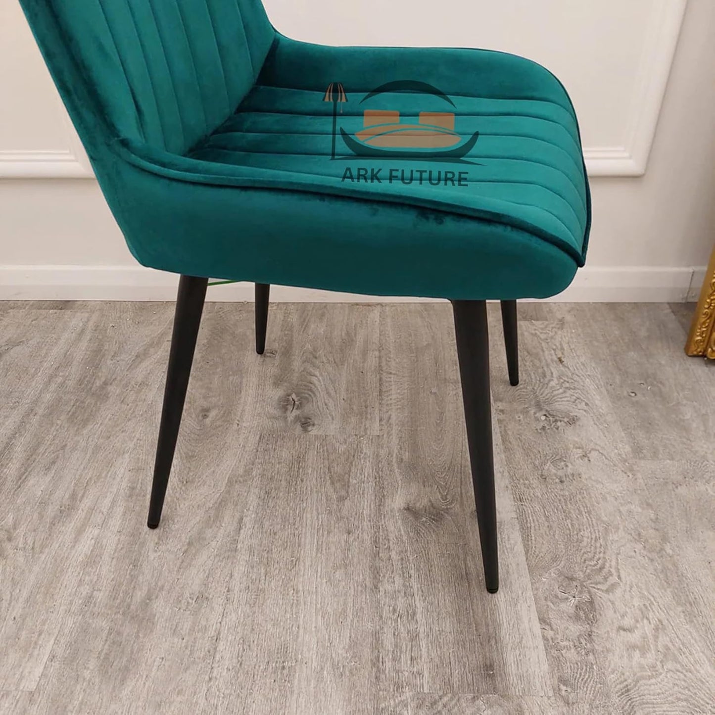Dido Velvet Dining Chairs – Set of 4, Modern Design with Sturdy Legs