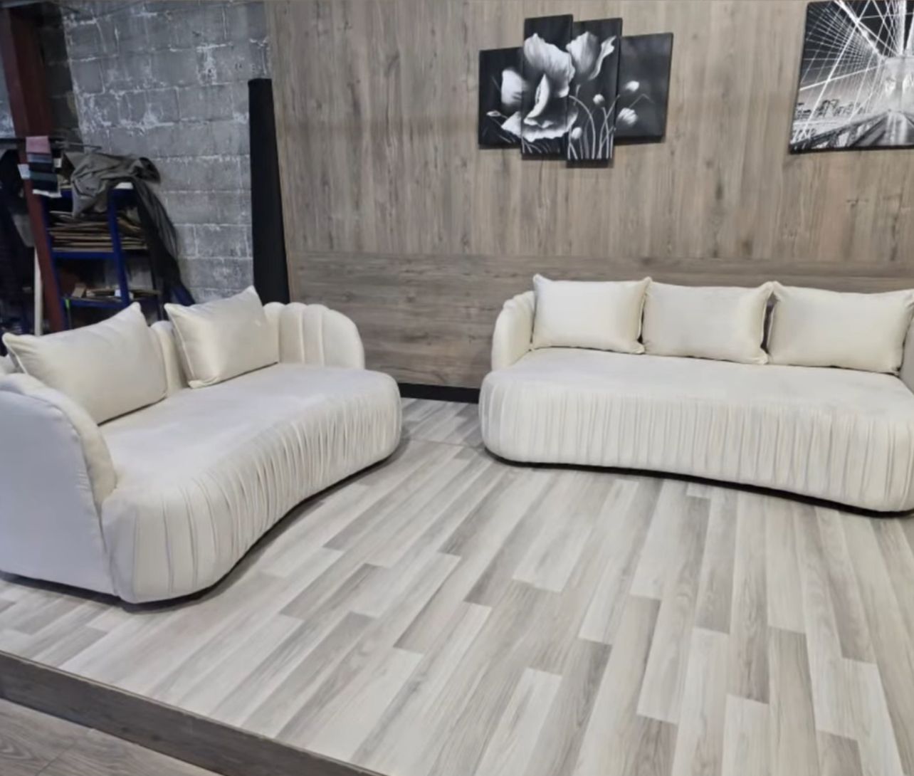 Luis Linestyle 3 +2 Sofa in Plush Velvet Fabric