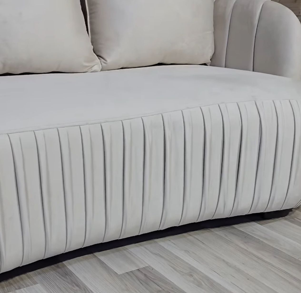 Luis Linestyle 3 +2 Sofa in Plush Velvet Fabric