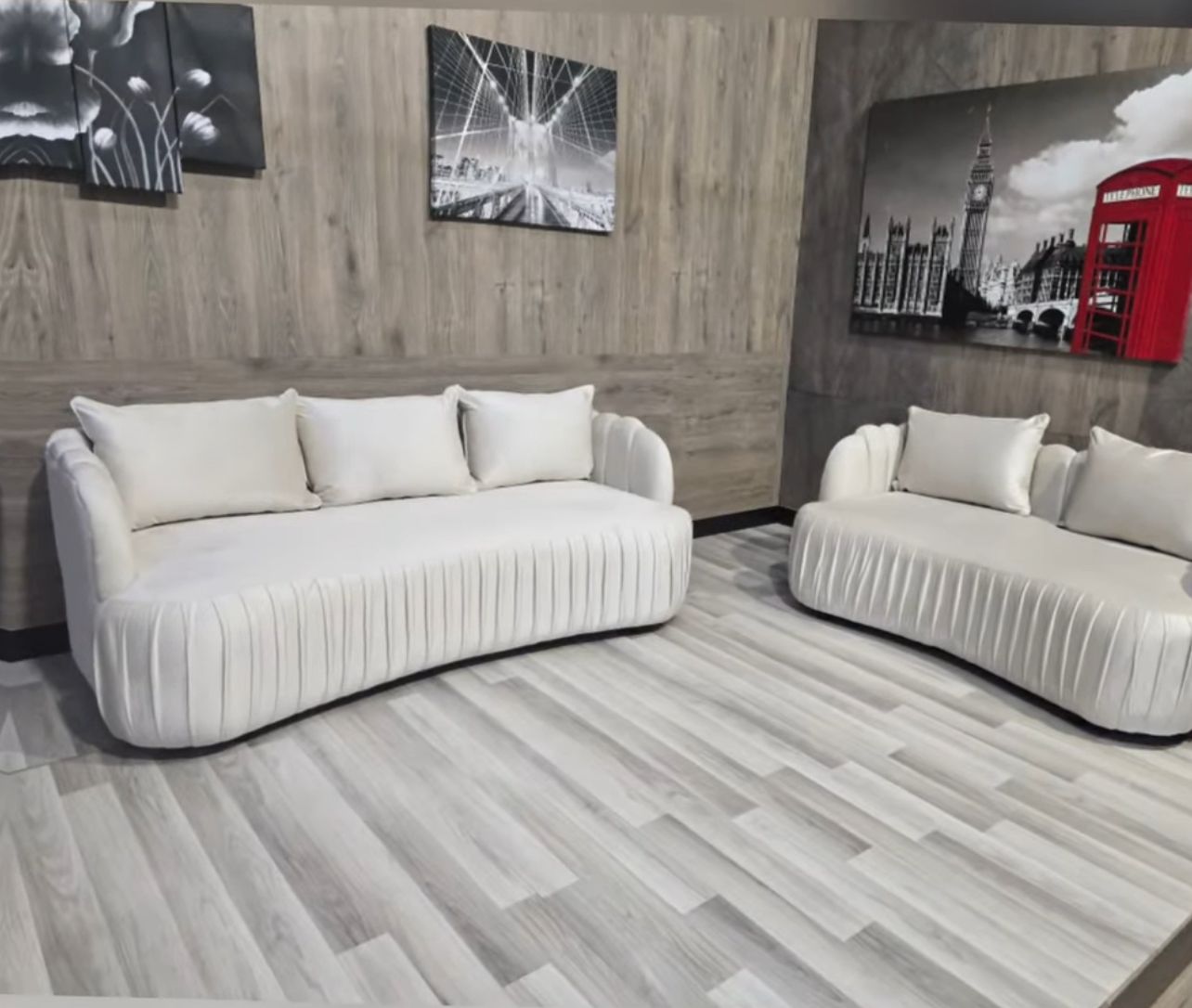 Luis Linestyle 3 +2 Sofa in Plush Velvet Fabric