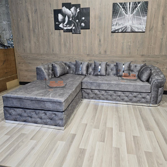 Sperryville Upholstered Sofa in Chesterfield Design